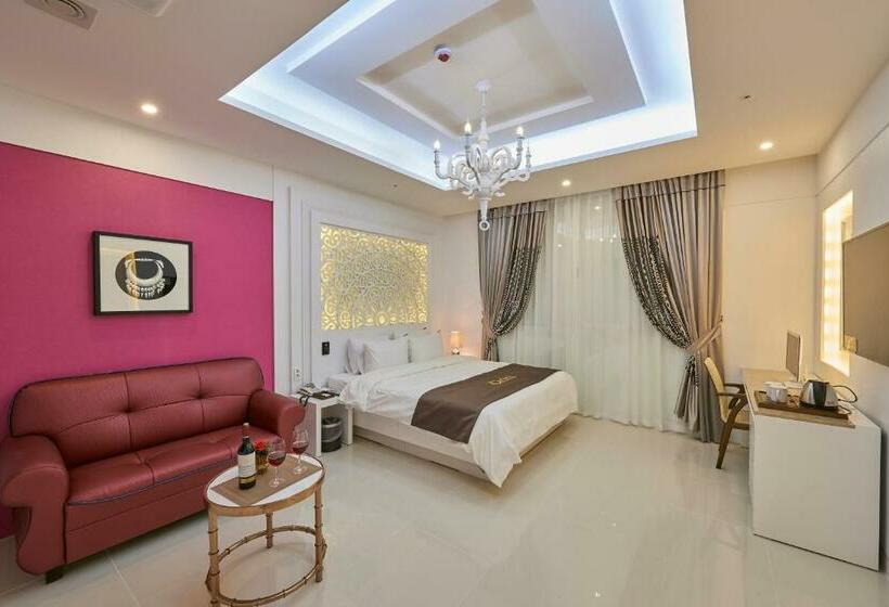 اتاق لوکس, Dubai