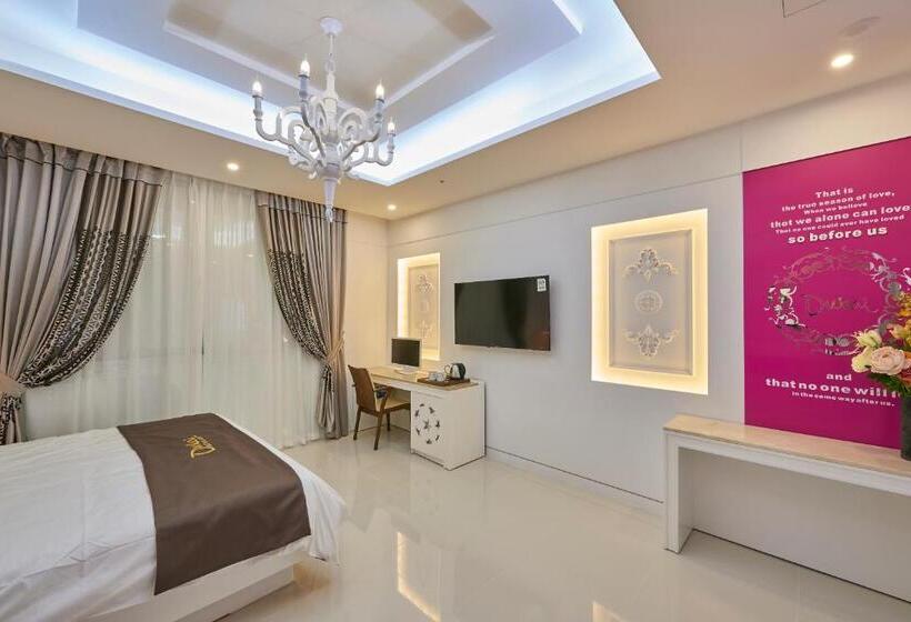 سوییت جونیور, Dubai