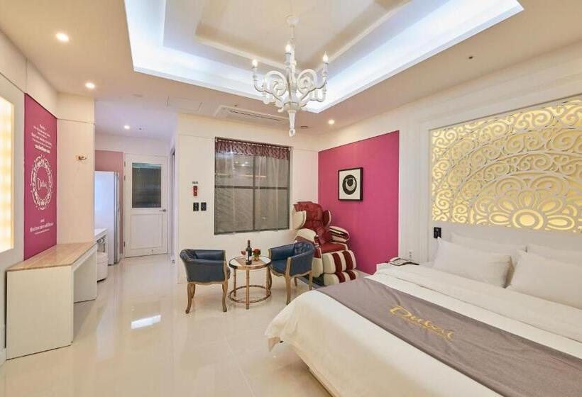 小型套房, Dubai