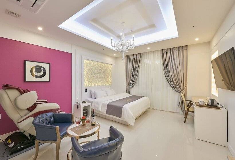 سوییت جونیور, Dubai