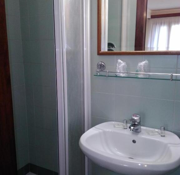 Eenvoudige Driepersoonskamer, Albergo Al Gobbo