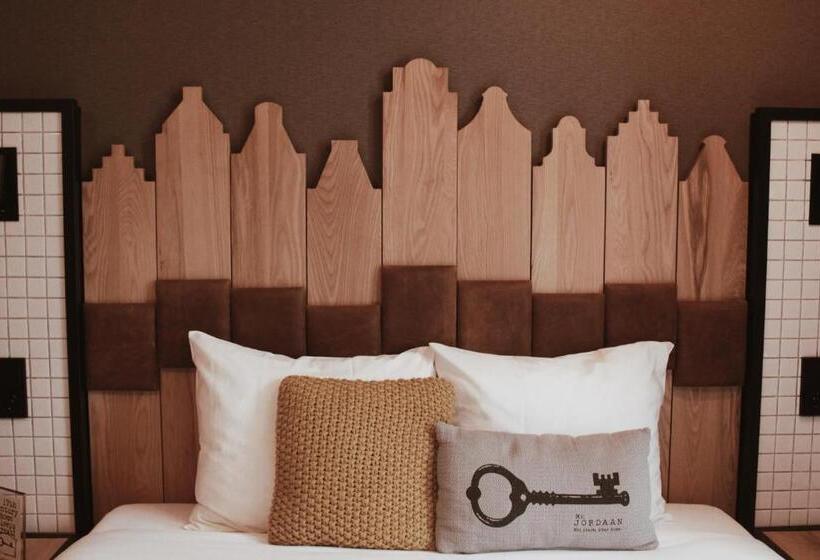 Standard Room with Views, Mr. Jordaan