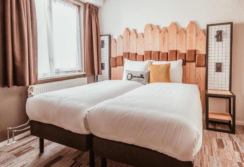 Standard Room, Mr. Jordaan