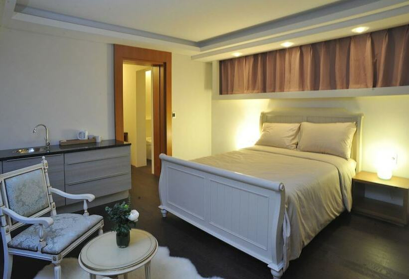 سوئیت جونیور با تراس, Club Inner Hotel & Resort