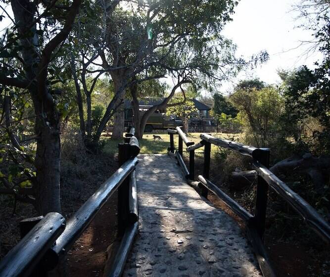 샬레, Baluleni Safari Lodge