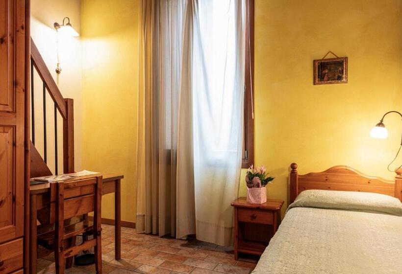 Номер Стандарт Трехместный, Agriturismo Il Palazzone