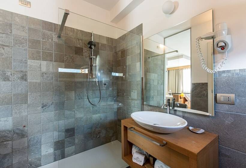 Полулюкс, Wine Hotel Retici Balzi