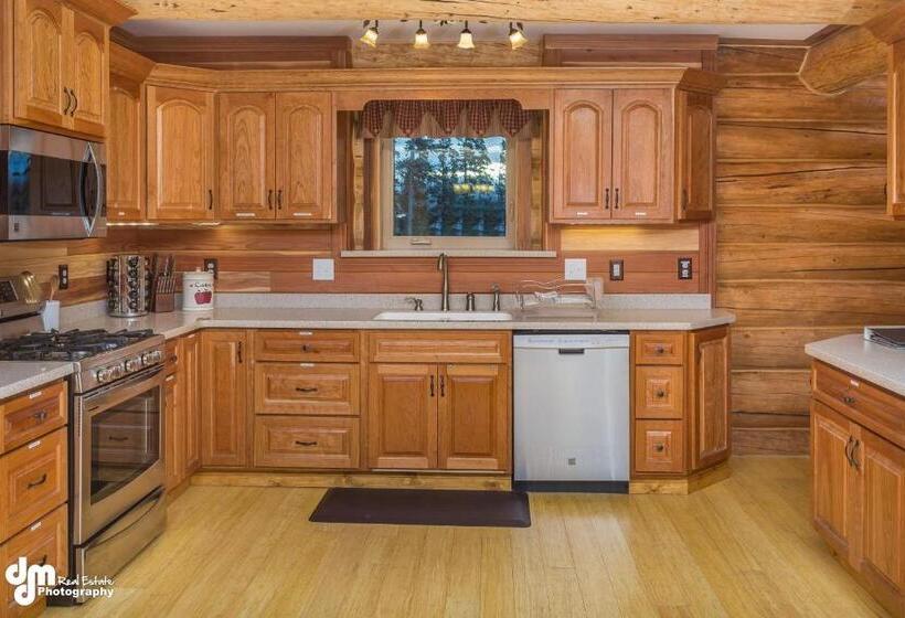 Family Suite, Alaska Knotty Pine B&b