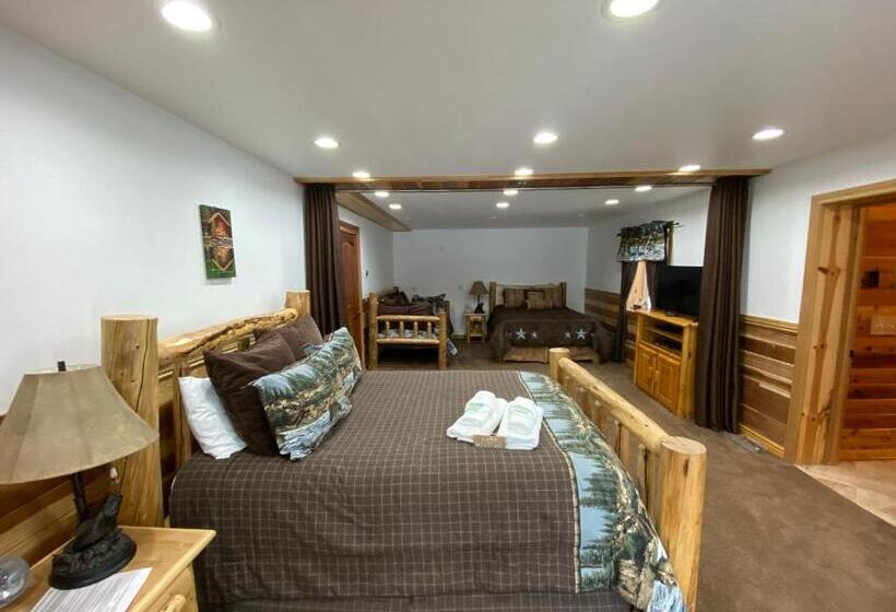 Люкс Повышенной Комфортности, Alaska Knotty Pine B&b