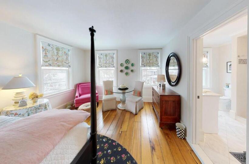 スーペリアースイート, 34 State Historic Luxury Suites Skaneateles
