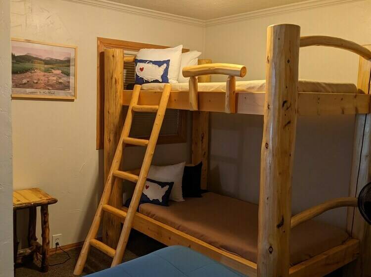 סוויטה משפחתית, Sundance Motel