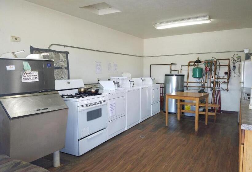 带大床的标准间, Tarragon Motel
