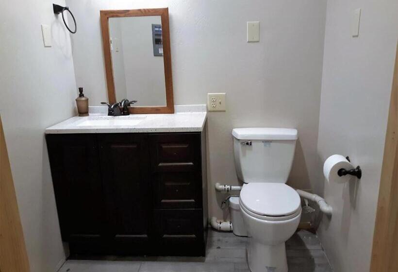 패밀리 룸 공용 욕실, Teton Hostel Hideaway