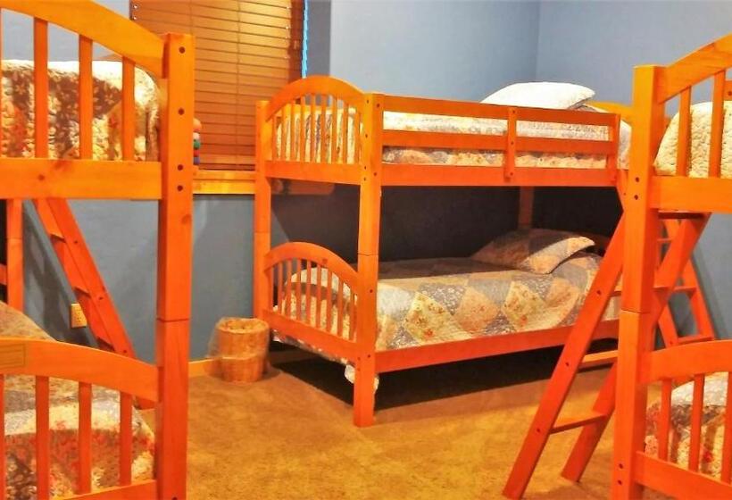 패밀리 룸 공용 욕실, Teton Hostel Hideaway