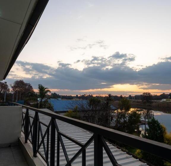 Президентский Люкс, Anew Hotel & Convention Centre Or Tambo Johannesburg