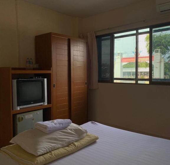 Номер Economy, โรงเเรมลพบุรีซิตี้ Lopburi City