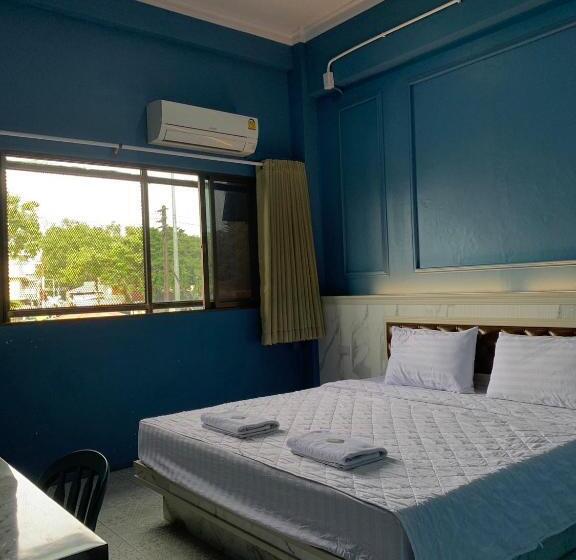 Номер Deluxe, โรงเเรมลพบุรีซิตี้ Lopburi City