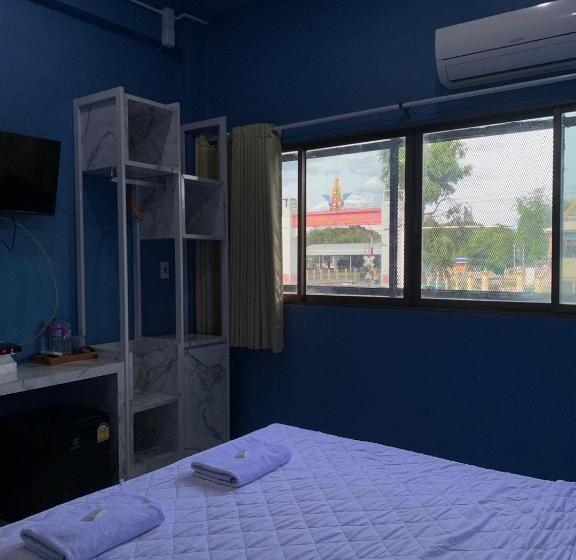 Номер Deluxe, โรงเเรมลพบุรีซิตี้ Lopburi City