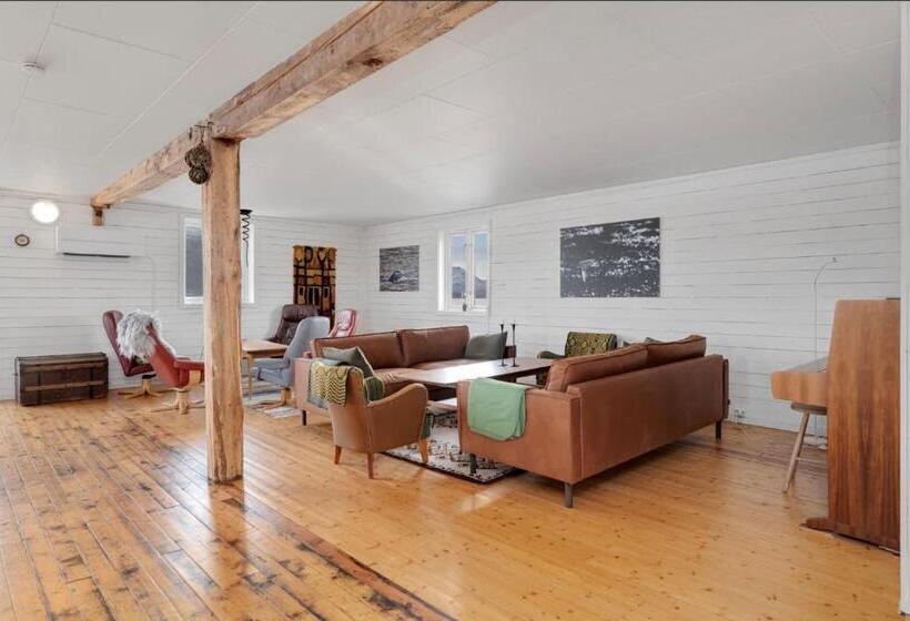 Номер Стандарт Трехместный, Arctic Ocean Lodge