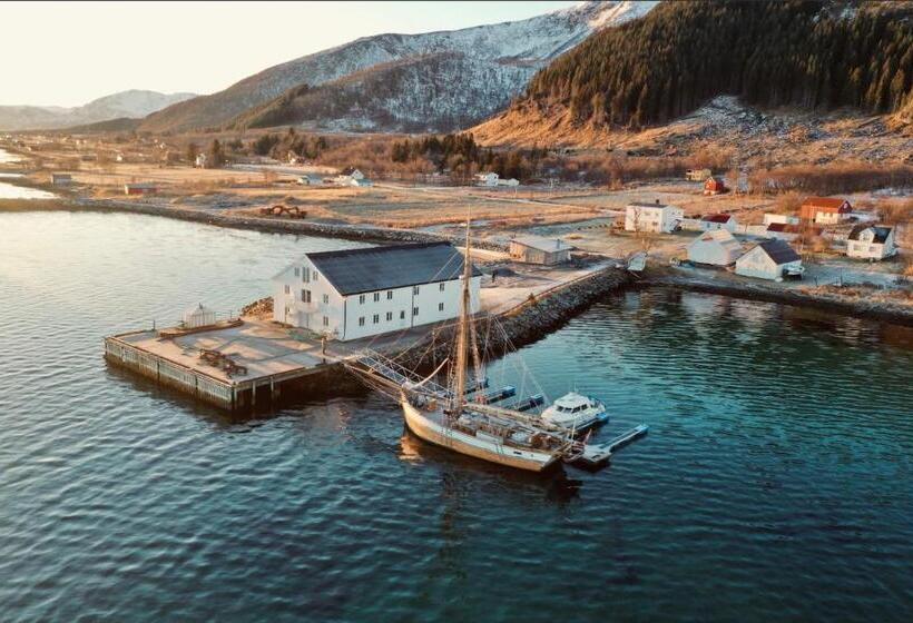 Номер Стандарт Трехместный, Arctic Ocean Lodge