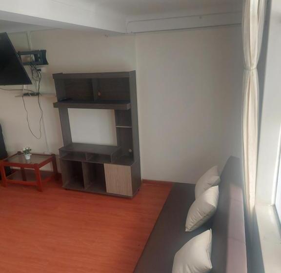 1 Szobás Apartman, Kenedy