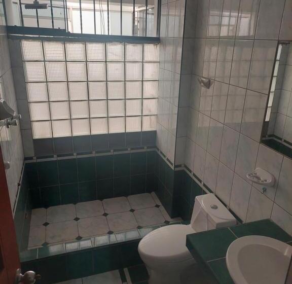 1 Szobás Apartman, Kenedy