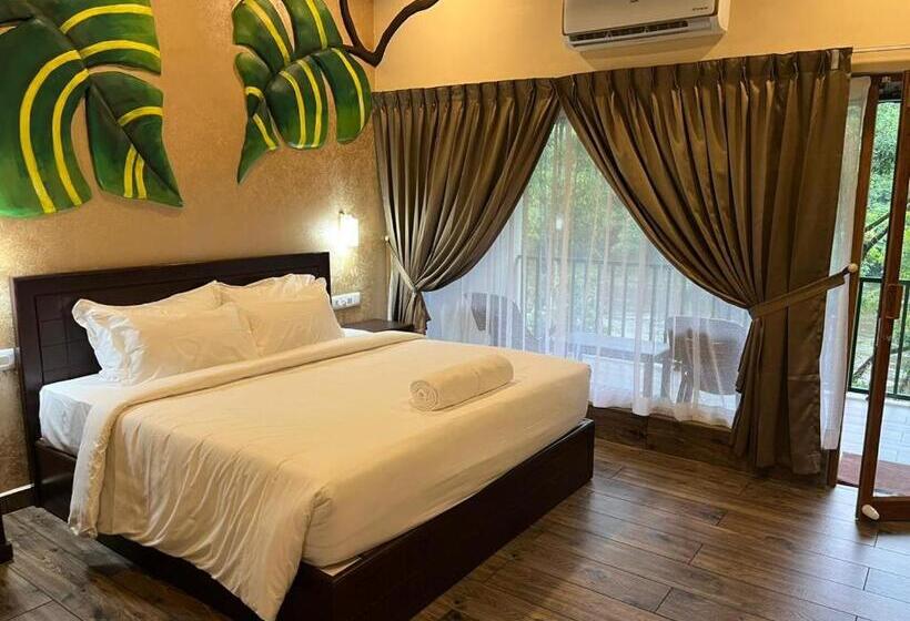 4인용 스탠다드 룸, Falcon Riverview Resorts