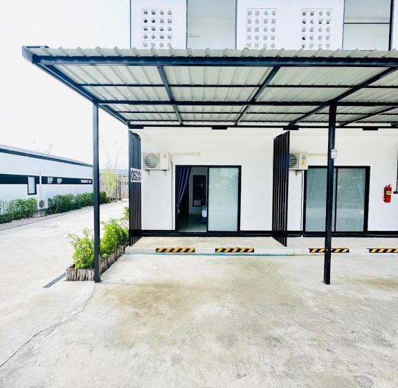 带泳池观景的豪华房, Penguin Villa Resort & Bistro