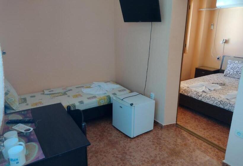 Номер Стандарт Трехместный, къща за гости янка