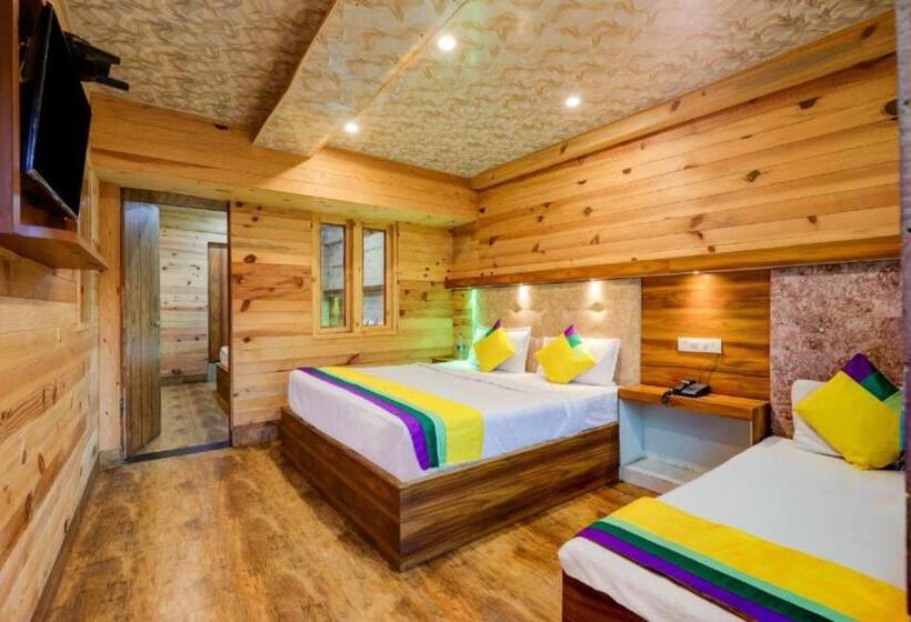 Четырехместный Номер Deluxe, Grg Hotel Vinayak Nainital Near Naini Lake With Mountain View   Mall Road