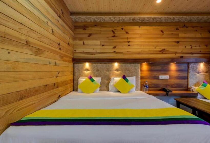 Четырехместный Номер Deluxe, Grg Hotel Vinayak Nainital Near Naini Lake With Mountain View   Mall Road