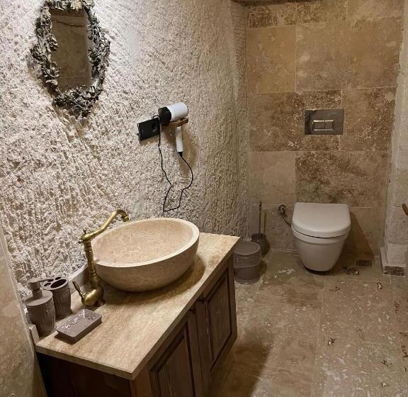 Family Suite, Library Cave House