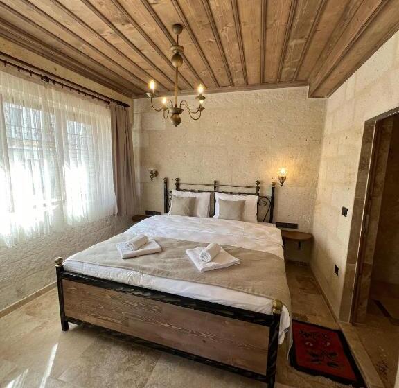 Family Suite, Library Cave House