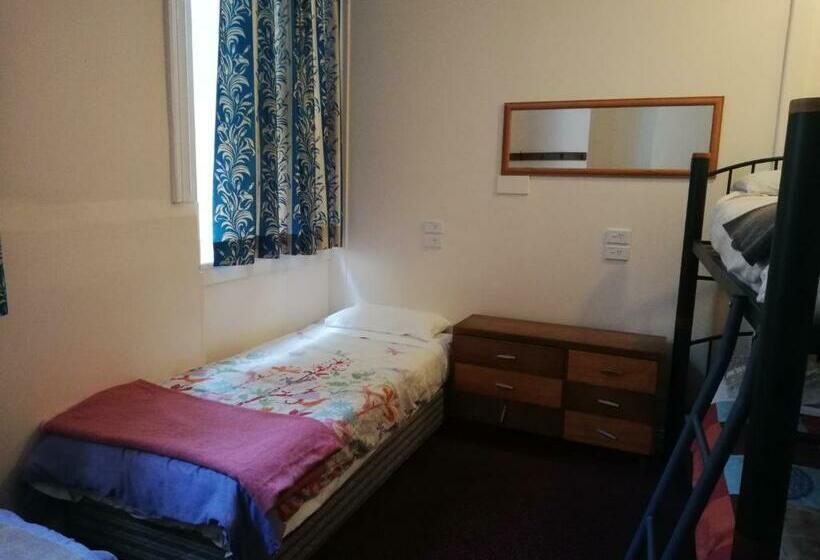 חדר משפחתי, Empire Hotel Backpackers