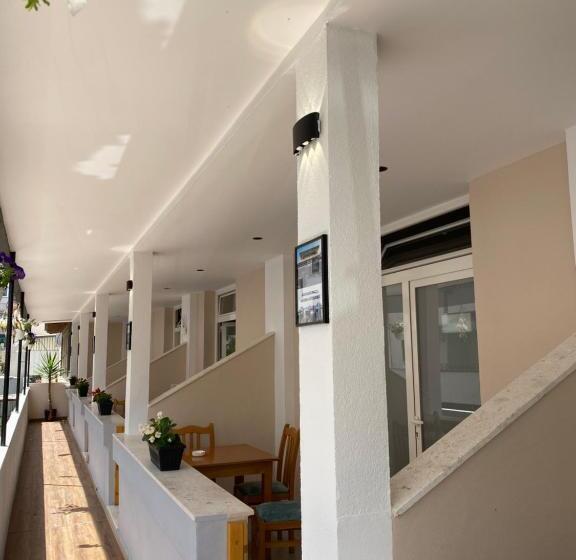 발코니가 있는 4인용 스탠다드 룸, Troy Aparthotel Durres