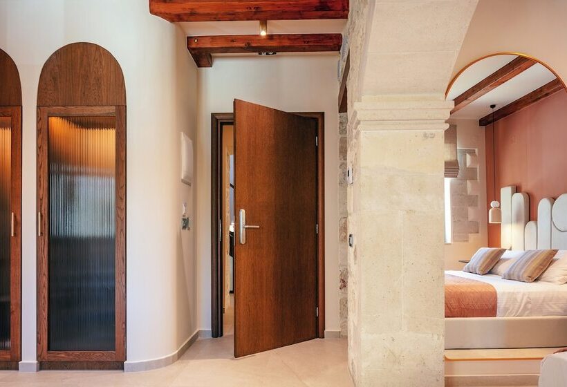 Полулюкс, La Montre Luxury Boutique Suites