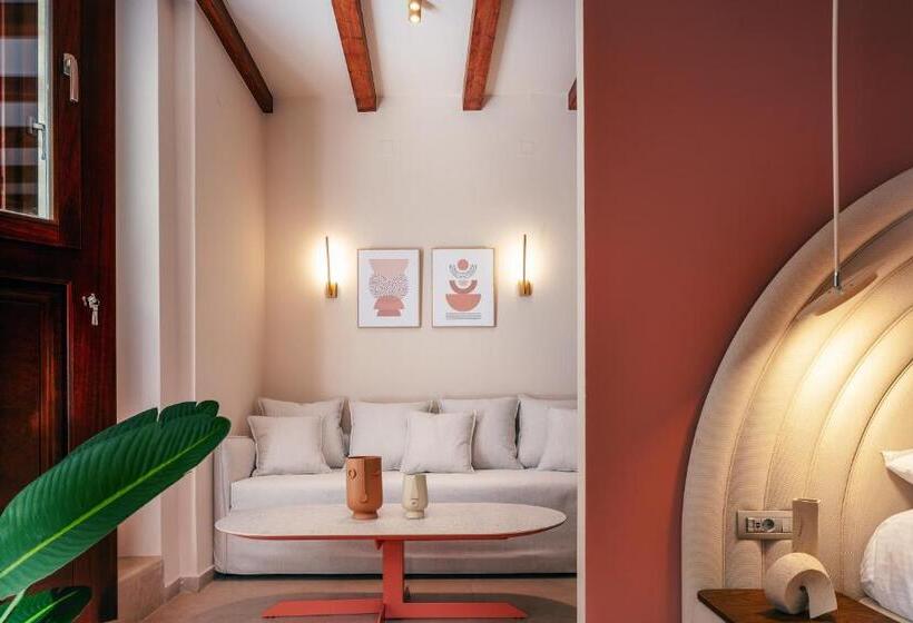 Полулюкс Нижний Этаж, La Montre Luxury Boutique Suites