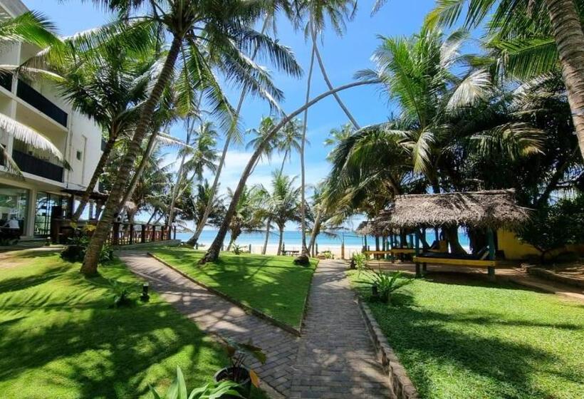 Семейный Номер, Dickwella Beach
