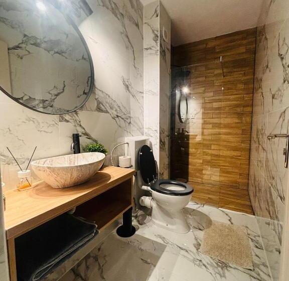 Cameră Triplă Standard, Casa Coman