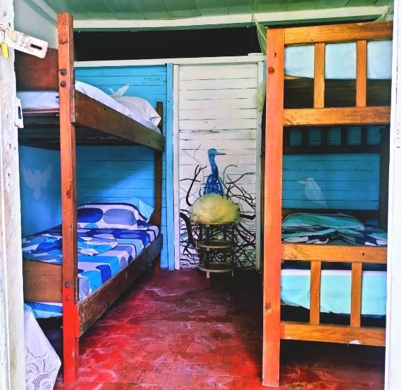 Четырехместный Номер Deluxe, Wira Hostal