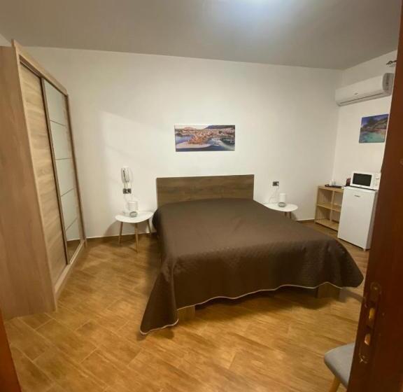 اتاق استاندارد سه نفره, Sofia Rooms