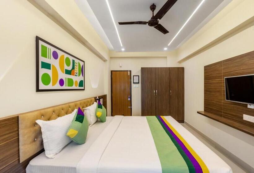 Номер Deluxe, Treebo Sky City Grand