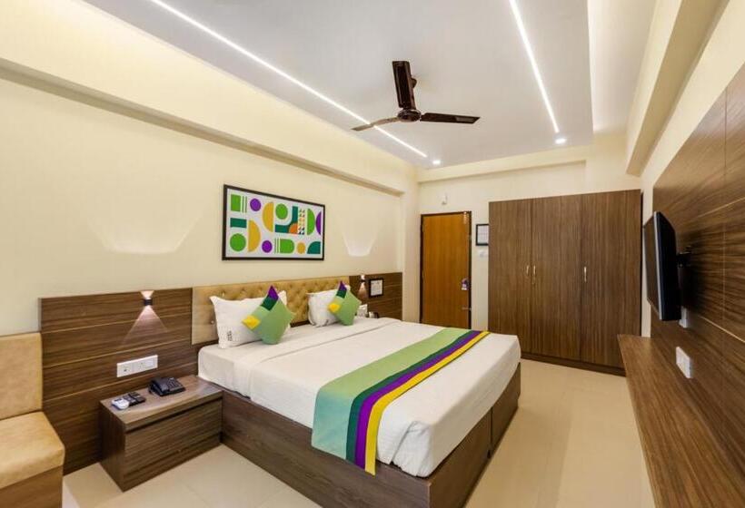Номер Deluxe, Treebo Sky City Grand