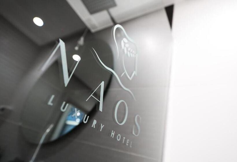 标准三人间, Naos Luxury