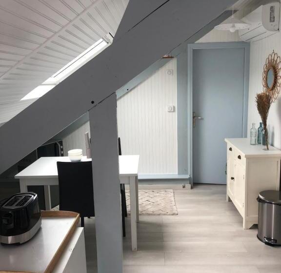 Номер Стандарт, Chez Blandine   Jolie Chambre Et Mezzanine Aménagée Proche Utt Infrastructures Sportives