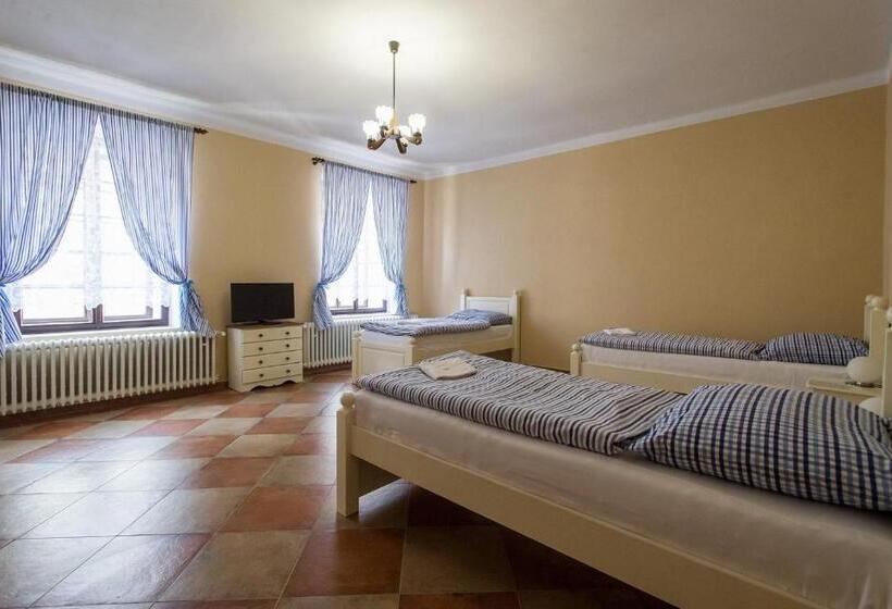 Aile Süiti, Penzion U Františka