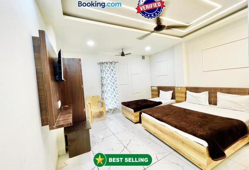 디럭스 트리플 룸, Sv Palace ! Ujjain ! होटल एसवी पैलेस ஹோட்டல் Sv பேலஸ் హోటల్ Sv ప్యాలెస్ Fully Air Conditioned