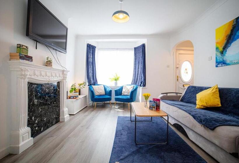 1间卧室的房子, Excel 3 Bed Fresh Linen Fast Wifi Please Contact Us Today At One Stop Property Management