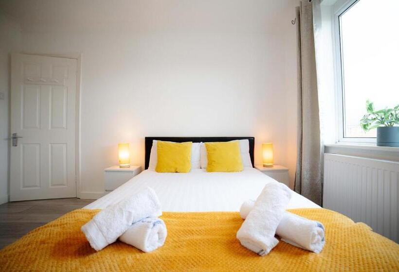 1间卧室的房子, Excel 3 Bed Fresh Linen Fast Wifi Please Contact Us Today At One Stop Property Management