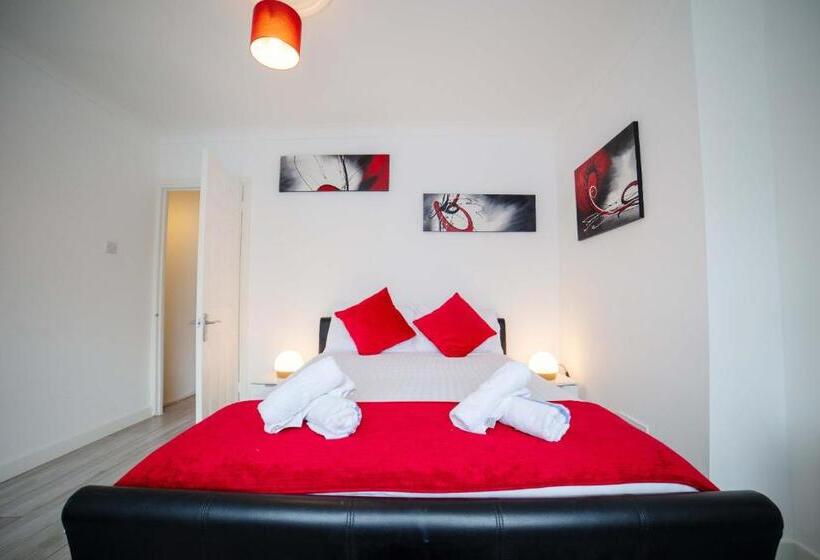 1间卧室的房子, Excel 3 Bed Fresh Linen Fast Wifi Please Contact Us Today At One Stop Property Management